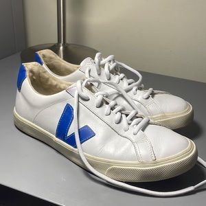 Veja sneakers size 9 women’s